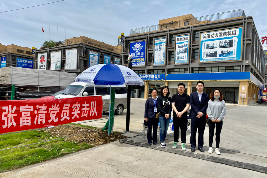 01張富清黨員突擊隊(duì)走進(jìn)青白江萬(wàn)貫五金機(jī)電城.jpg